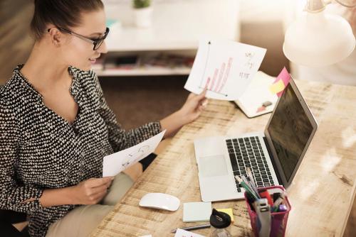 正在上網課的留學生